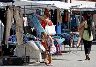 El mercadillo se celebr� ayer por la tarde en San Antoni�o.