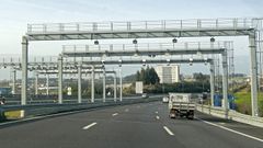 P�rtico para cobrar por el uso de una autov�a, en Portugal