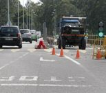 Las obras de ampliaci�n de la v�a obligan a cortar un carril alargando la espera para cruzar el puente hasta los dos minutos. 