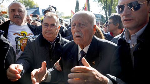 Antonio Tejero, en su �ltima aparici�n p�blica, en el entierro de Franco en Madrid, tras su exhumaci�n del Valle de los Ca�dos