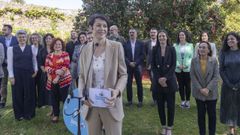 Ana Pont�n, junto a su grupo parlamentario, esta ma�ana en Santiago.