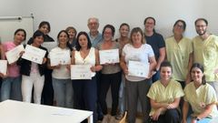 Un momento de la entrega de diplomas a las participantes en el curso