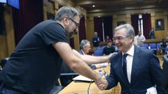 Bernardo Varela, portavoz del BNG, saluda al presidente provincial, Luis Menor.