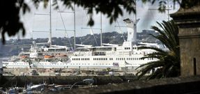 En la foto, uno de los cruceros de la naviera Windsurf que visit� Ferrol el pasado mes de agosto. 