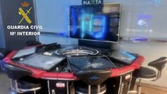 Material destrozado por el individuo en un local de apuestas de Poio