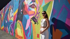 Ver�nica, frente a su obra de arte en Cardenal Cisneros