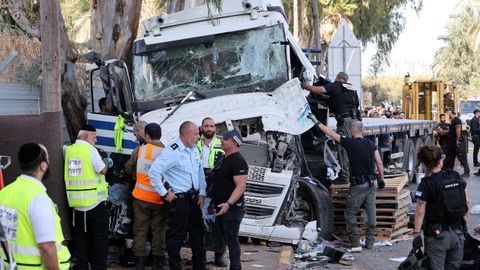 Imagen el camin que se empotr en una parada de bus en Tel Aviv, accin aplaudida por Hams 