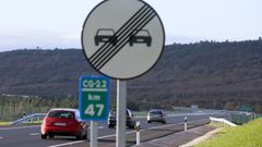 Se�al que permite el adelantamiento en un tramo de la CG-2.2, cerca de Monforte