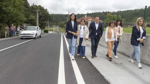 El presidente de la Diputacin, Valentn Gonzlez Formoso, visit ayer el vial y el parque intergeneracional junto con la alcaldesa de Santiago, Goretti Sanmartn