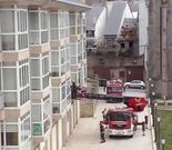 Los bomberos accedieron por una d elas ventanas de la vivienda. 