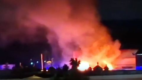 Un incendio calcina un coche en la escuela taller de Cambados
