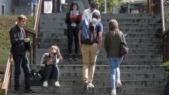 Estudiantes en el campus sur de la universidad compostelana