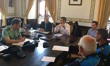 Reuni�n da xunta local de seguridade en Ribadeo para organizarse e reforzarse este ver�n. 