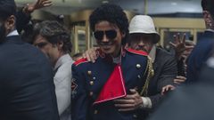 Jaafar Jackson, sobrino del rey del pop, en una escena de 'Michael'