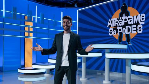 O presentador Rodrigo V�zquez, no plat� do concurso �Atr�pame se podes�