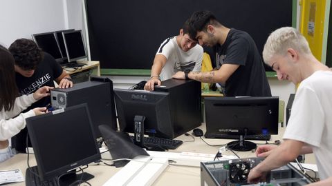 Taller de informática de las clases prácticas de FP del IES Espiñeira, en Boiro.