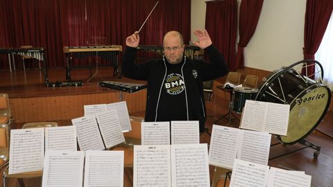 El clarinetista J. Alberto Garca Medrao dirige la banda y el conservatorio de la localidad arzuana.