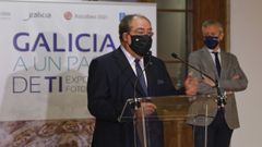 Miguel �ngel Escotet, esta ma�ana durante la presentaci�n de una exposici�n