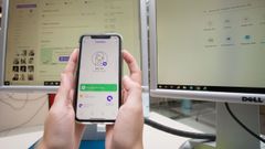 El concejal independiente grab� la conversaci�n en la que le propon�an comprar su voto en un dispositivo electr�nico