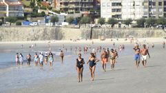 La playa de Silgar, en Sanxenxo, este fin de semana, con un ambiente de baistas importante.