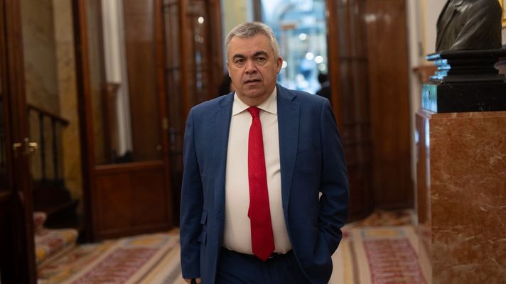 El secretario de organizacin del PSOE, Santos Cerdn, llega a una sesin plenaria en el Congreso.