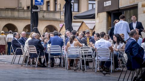 Una terraza de un bar de Oviedo