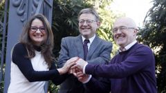 Antonio Montiel, a la derecha, junto a Ximo Puig y M�nica Oltra