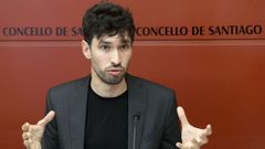 Iago Lesteg�s, concejal de Urbanismo de Santiago (BNG), en una imagen de archivo en el pazo de Raxoi.