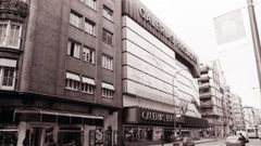 Galer�as Preciados en la calle Ur�a de Oviedo, construido por Feduchi y Bass�, que fue inaugurado en el a�o 1975