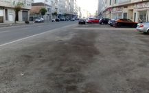 Parte de la avenida se convierte en un barrizal cuando llueve. 