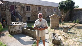 Benjam&iacute;n Hermida, gu&iacute;a del monasterio de O Couto (Nar&oacute;n) que fue asaltado por vikingos.
