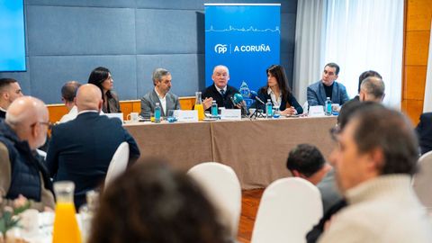 Encuentro del PP con representantes del sector de la vivienda en A Coru�a