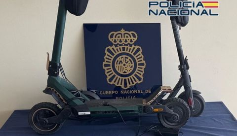 Imagen de dos patinetes incautados por la Polic&iacute;a Nacional en una operaci&oacute;n antidroga.