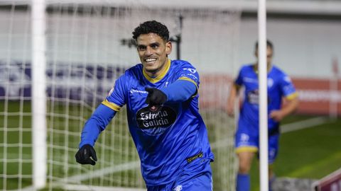 Omar celebrando el gol ante el Girona