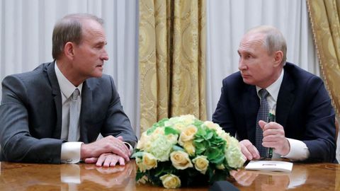 Medvedchuk en una reunin con Putin en San Petersburgo.