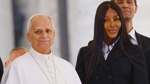 Naomi Campbell y el papa Len XIV en el Vaticano.