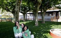 Laura, Irup� y Lorena crearon la cooperativa Luscofusco en la antigua unitaria de Oza.