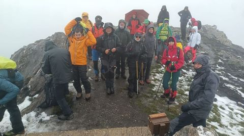 El grupo en la cima.