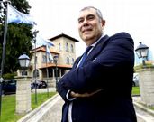 Seraf�n Alonso, ayer ante la sede de la Fundaci�n.