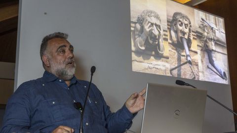 Fernando Cobos ofreci� una conferencia convocado por el Colexio de Arquitectos de Galicia