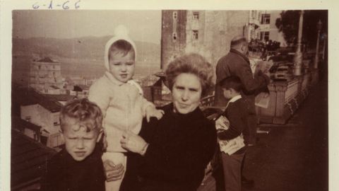 Bego�a coa s�a avoa e o seu irm�n maior, Roberto, o d�a de Reis de 1966.