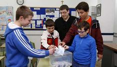 Los estudiantes enviaron a los patrocinadores la suma del estudio de cada clase.