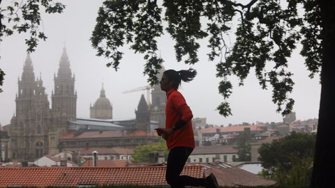 Gente haciendo deporte esta ma�ana en la Alameda de Santiago