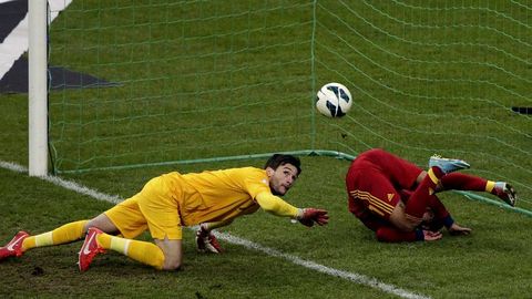 Pedro marca el gol de Espa�a ante Francia