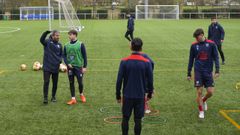 Rub�n Dom�nguez dando instrucciones a Rub�n L�pez durante un entrenamiento