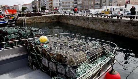 La Xunta quiere que se traigan las nasas a tierra, cosa que crispa al sector en Barbanza.
