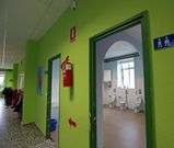 <span lang= es-es >Aseos</span>. Tambi�n urge dotar de m�s ba�os al �rea de Infantil, de manera que est�n comunicados con las aulas y los ni�os no tengan que salir de clase.