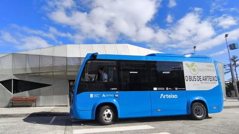 El Concello cuenta con tres microbuses eléctricos en la línea interparroquial.
