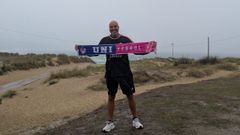 El t�cnico Lino L�pez, esta semana en la playa de Doni�os.