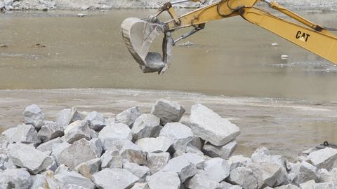 Una imagen de archivo de una maquinaria trabajando en una cantera.